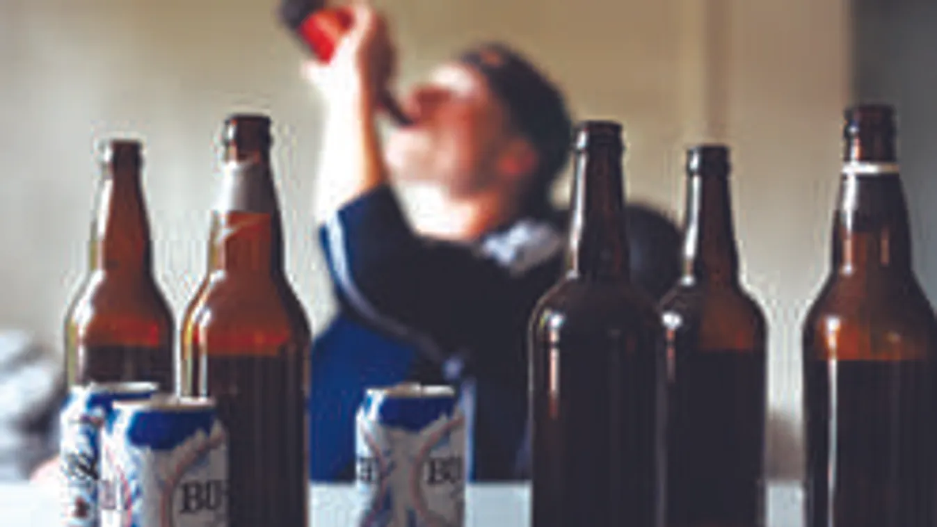 Durva balhé Bánon, kollégája nyakába állította a széklábat