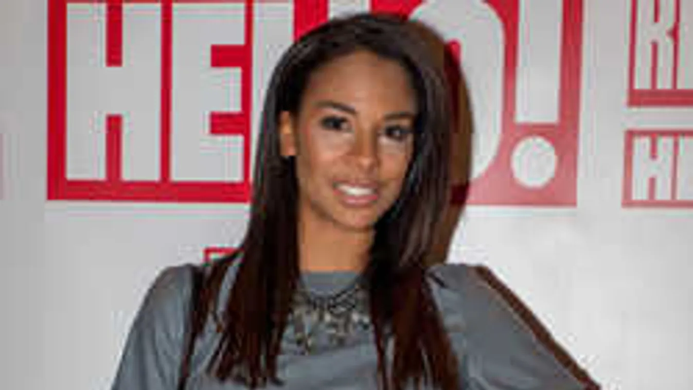 A szexi műsorvezető megmarkolta válogatott párja botját - Videó