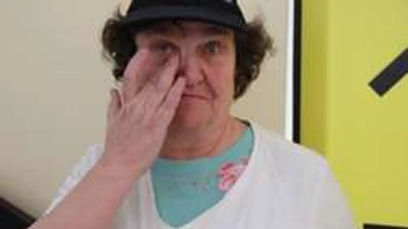 Dráma: zokogva búcsúzik a stúdió előtt a Morning Show idős rajongója