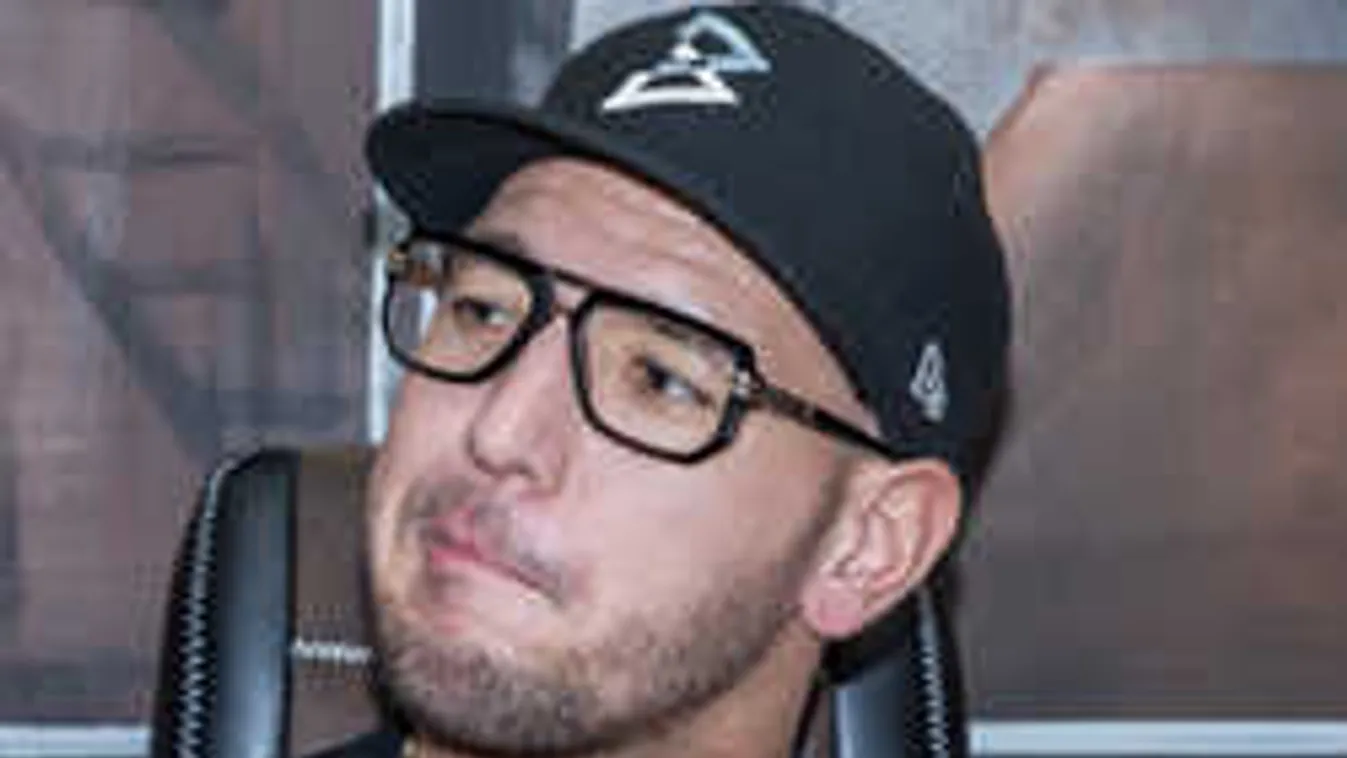 Curtis menyasszonya besokallt: Élő videóban tálalt ki az igazságról