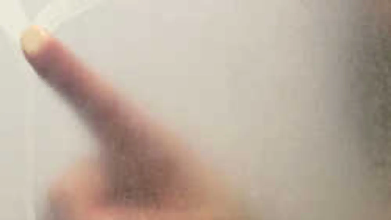 Horror a cipőboltban, édesanyja mellett halt meg a kislány