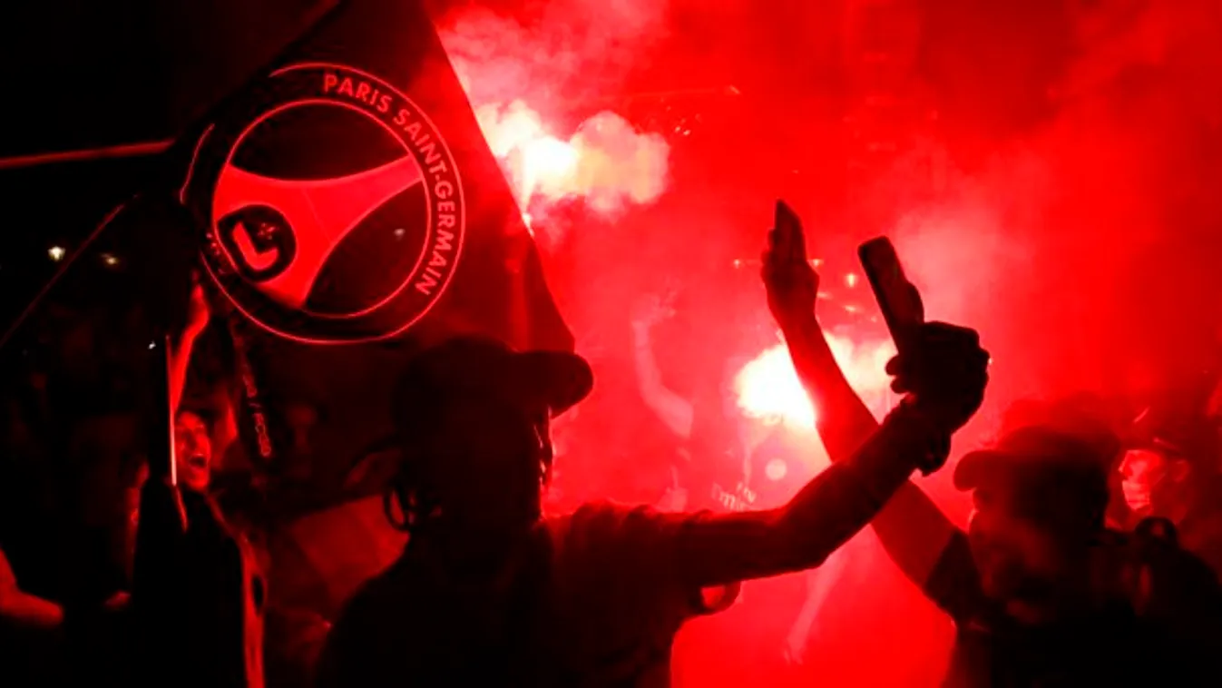 Megdobálták a rendőröket, erőszakba torkolt az ünnep