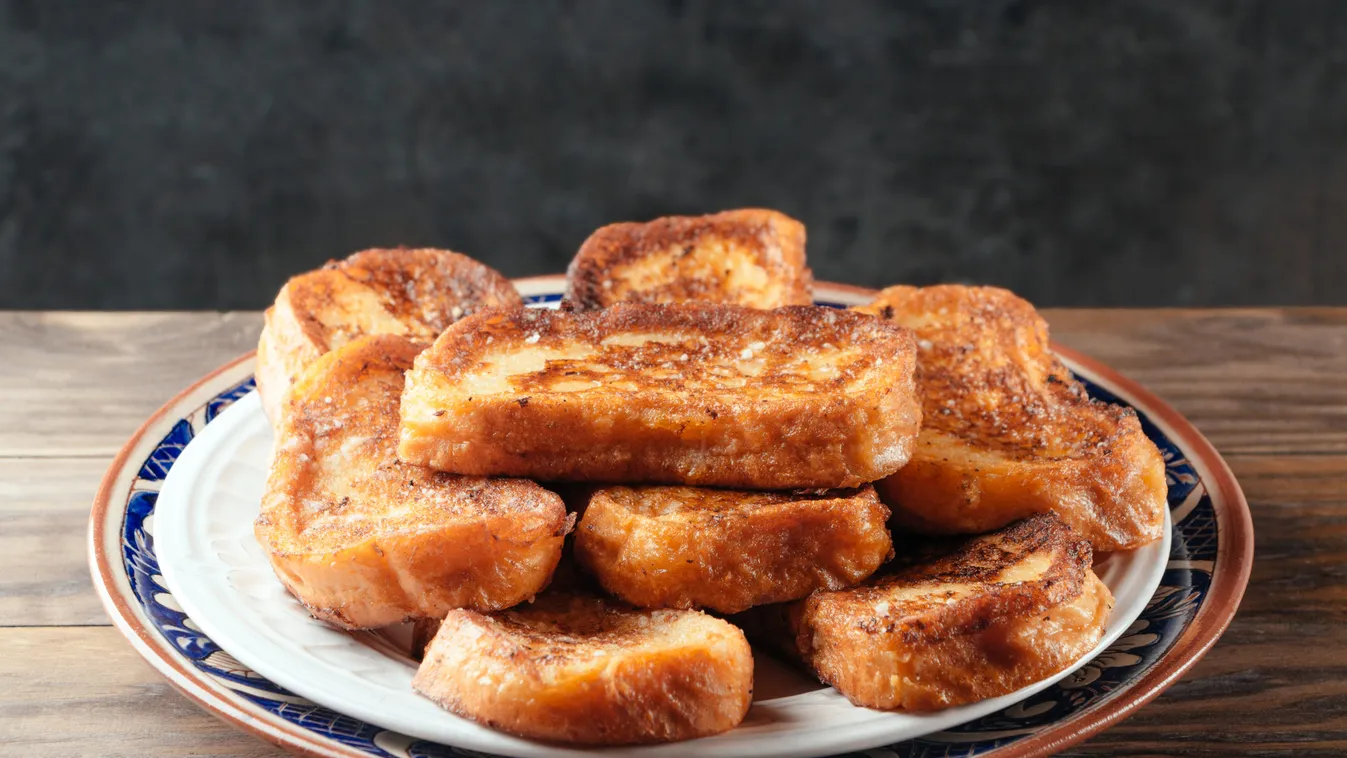 "torrijas",In,A,Heap,,Typical,Spanish,Dessret,In,Lent,And