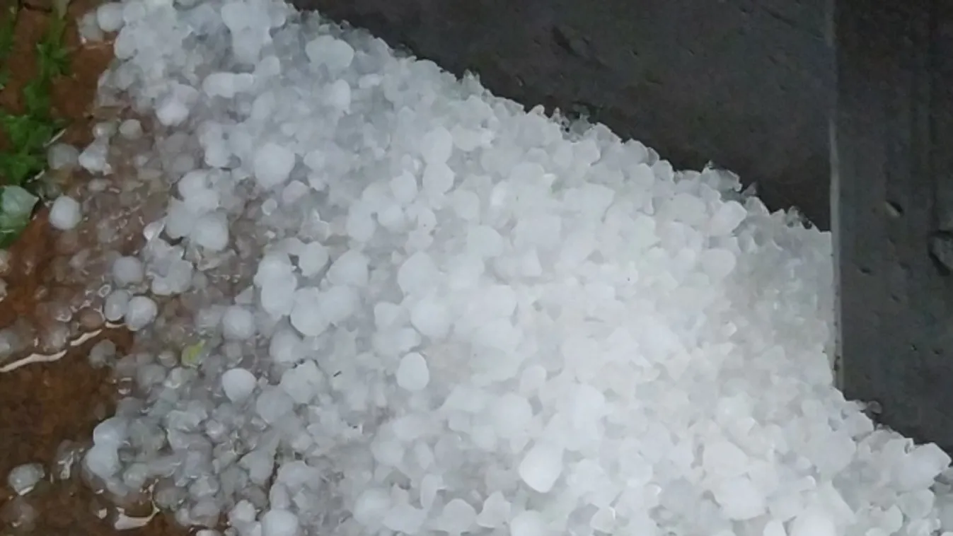 Perceink vannak hátra: kiadták a riasztást, jégesővel csap le a vihar az országra