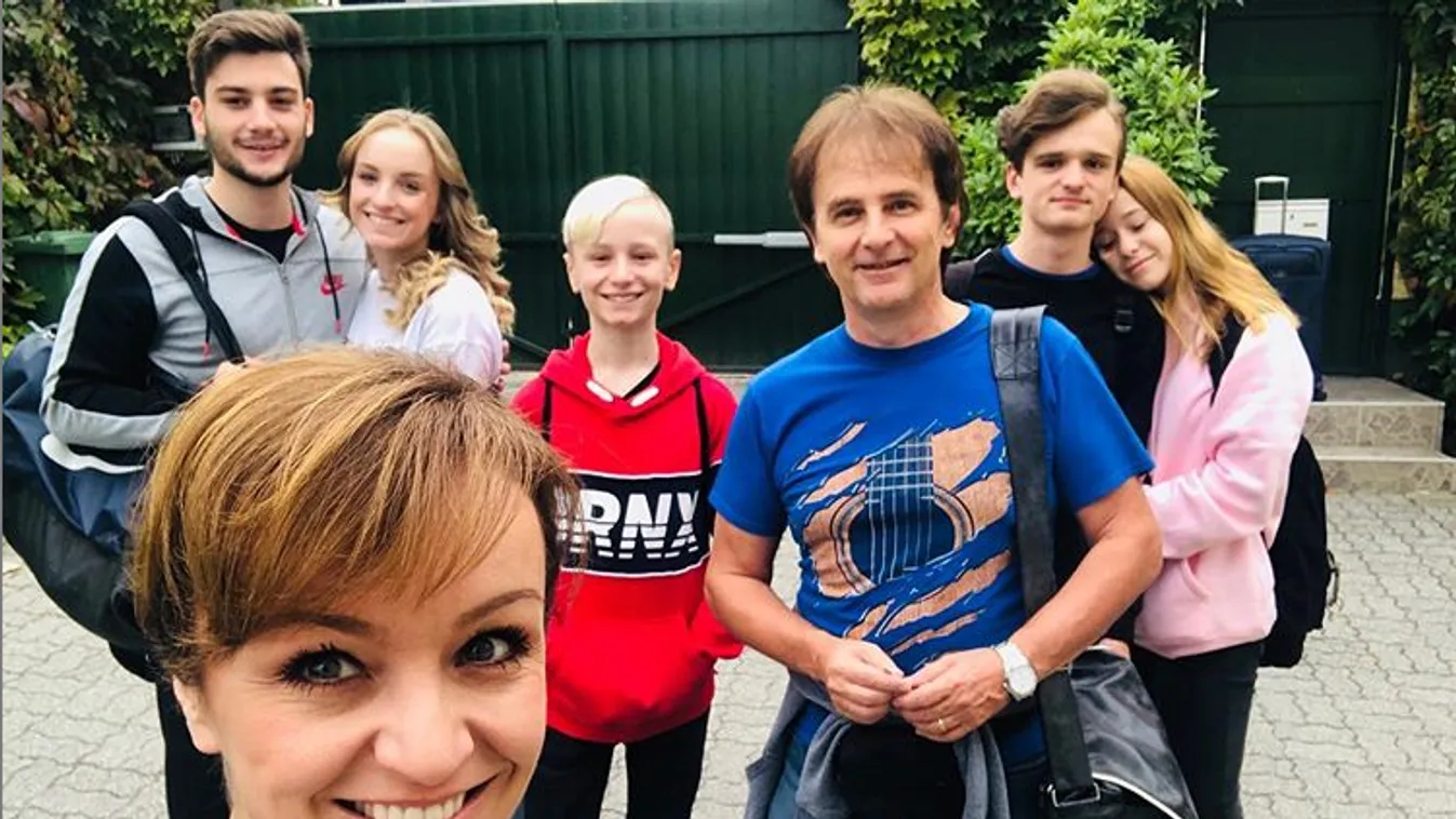 Luxushajón vakációzott Szandi és családja