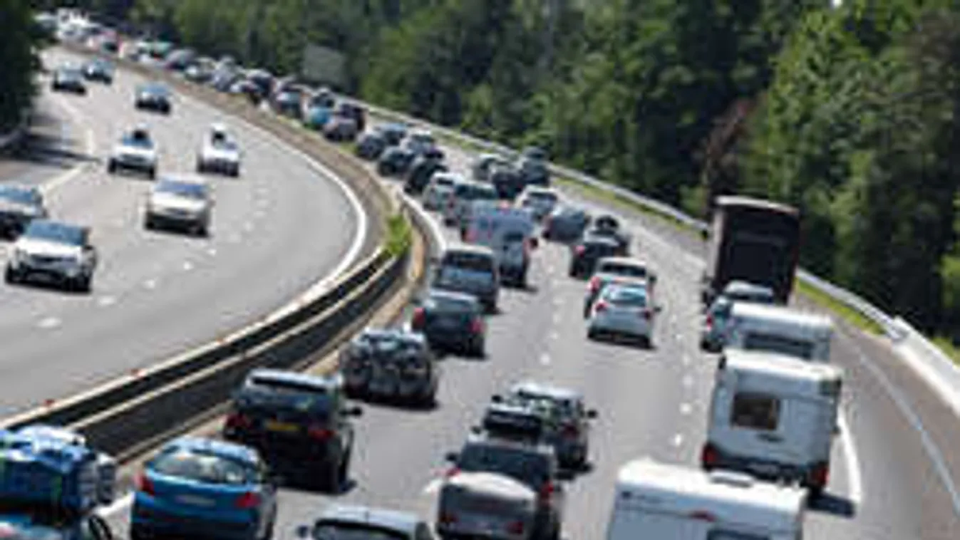Vigyázat! Több kilométeres torlódás az M7-esen!