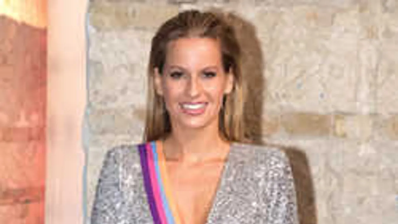 A nyuszis magazinnak vetkőzött a magyar sztármami