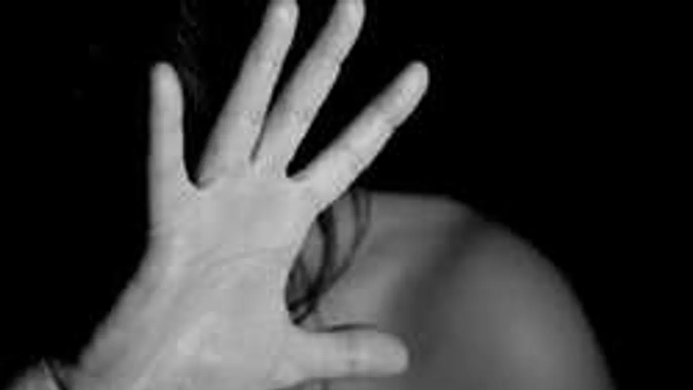 Felkavaró részletek, ezt művelte nevelt lányaival a szadista apa