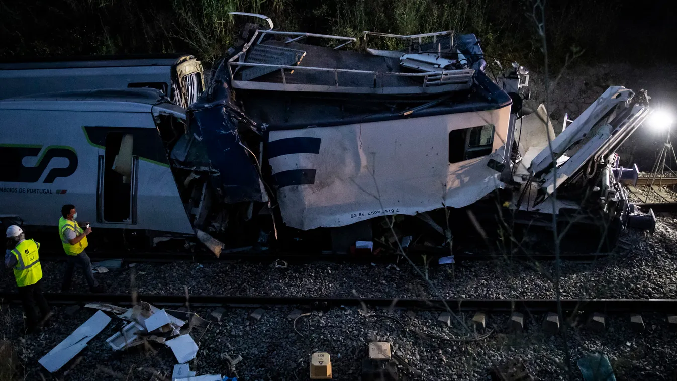 Megrázó felvételek érkeztek a szerencsétlenségről: 280 utassal siklott ki a vonat