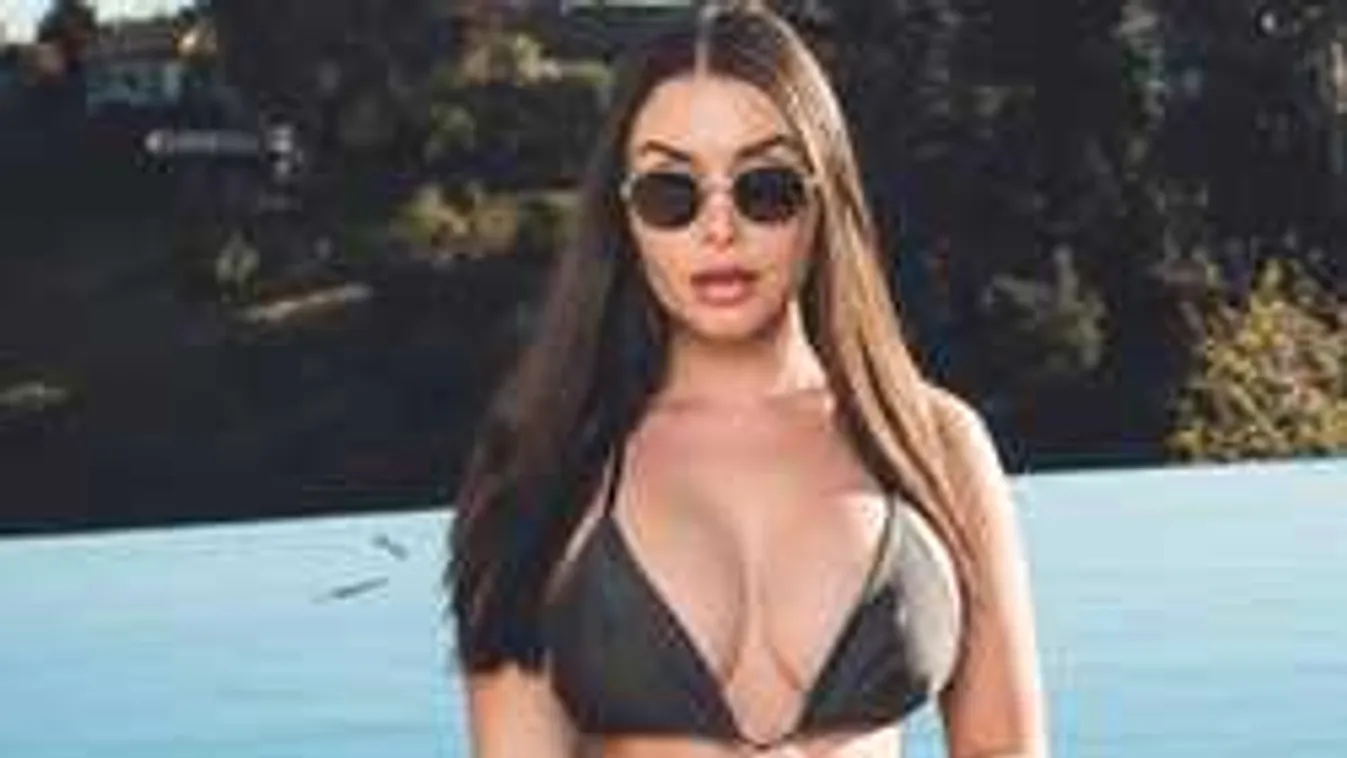 Levetette a ruháit a dögös modell és pucéran folytatta a strandolást!