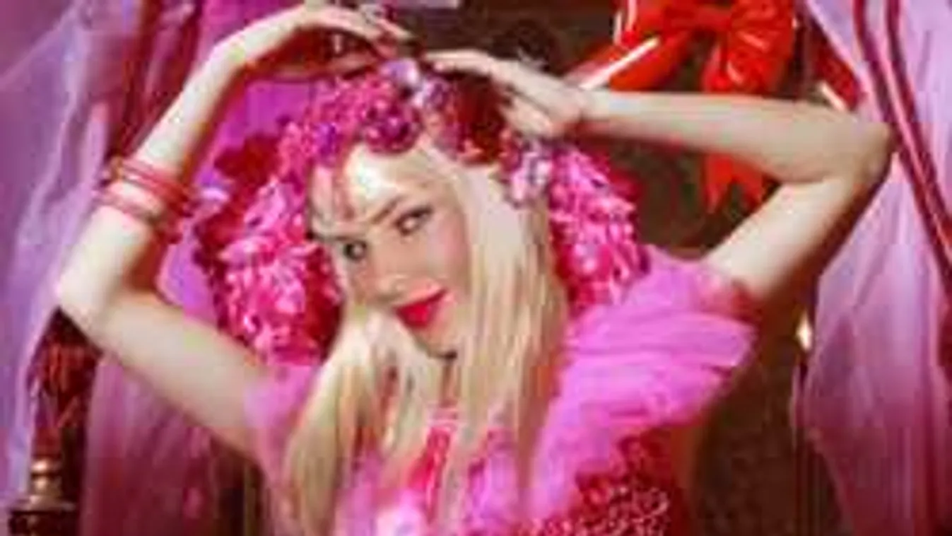 Cicciolina végleg hazaköltözik, 156 millióért árulja római lakását