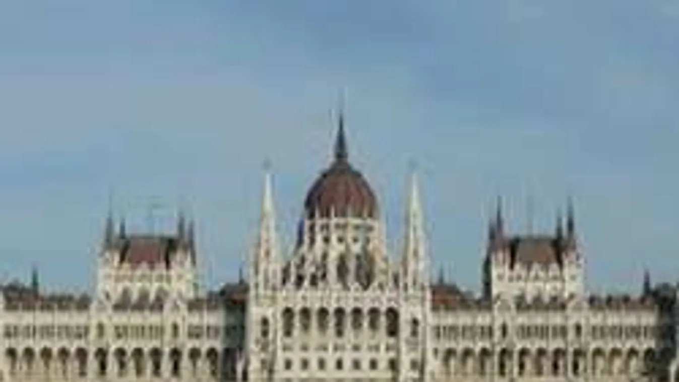 Ilyet még nem láttál! Elképesztő jelenség a Parlament felett