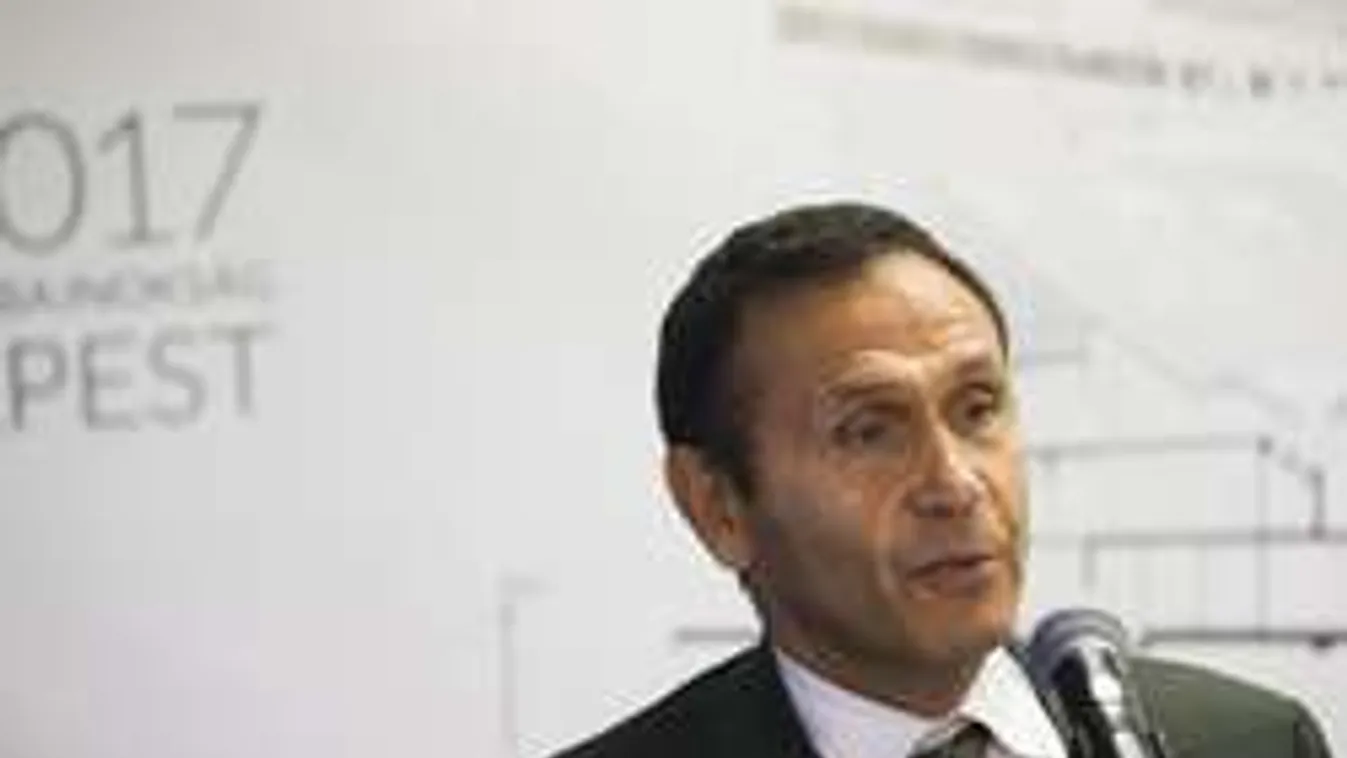 Ennyi ember akarta leváltani Gyárfás Tamást