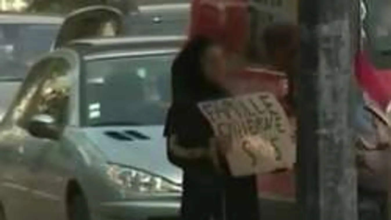 Szíriai menekültként kéregetnek Párizsban romániai koldusok