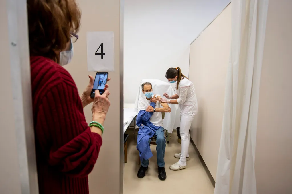 Koronavírus - Egészségügyi dolgozók oltása - Balassagyarma