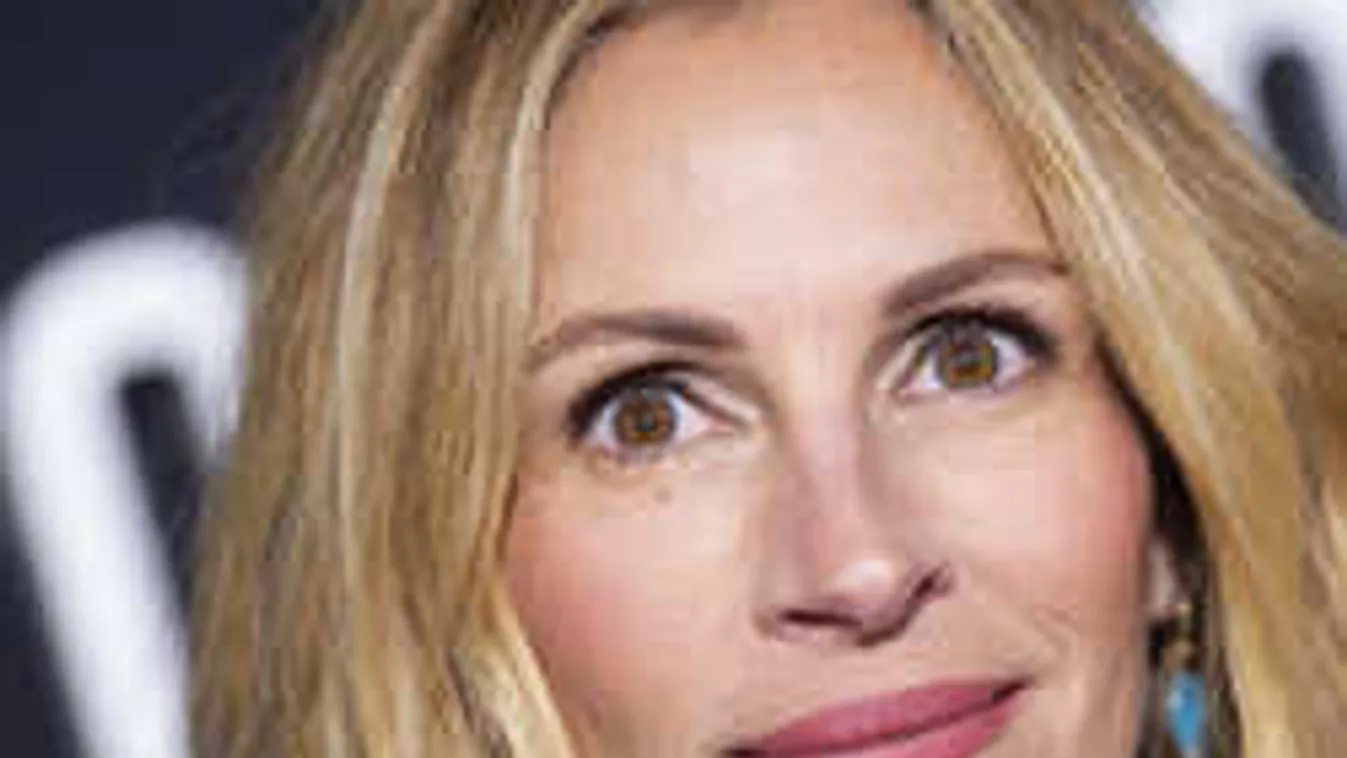 Óriási műmelleket villantott Julia Roberts