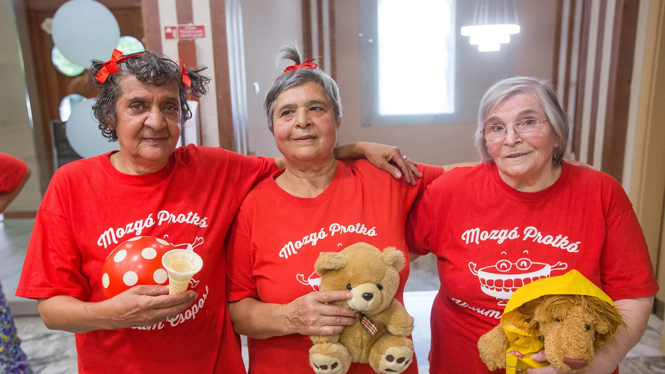 A Mozgó Protkó csoport újra ropja: a józsefvárosi nyugdíjasokat nem lehet megállítani!