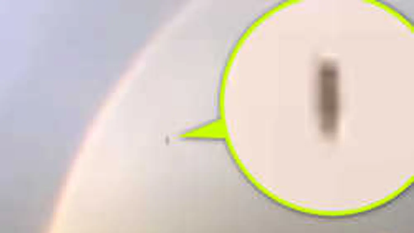 Rejtélyes tárgy zuhant le a viharban, pont a kamera előtt...