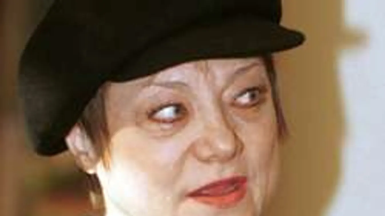 Aggasztó tünetek! Nem térhet vissza a színpadra Csűrös Karola!