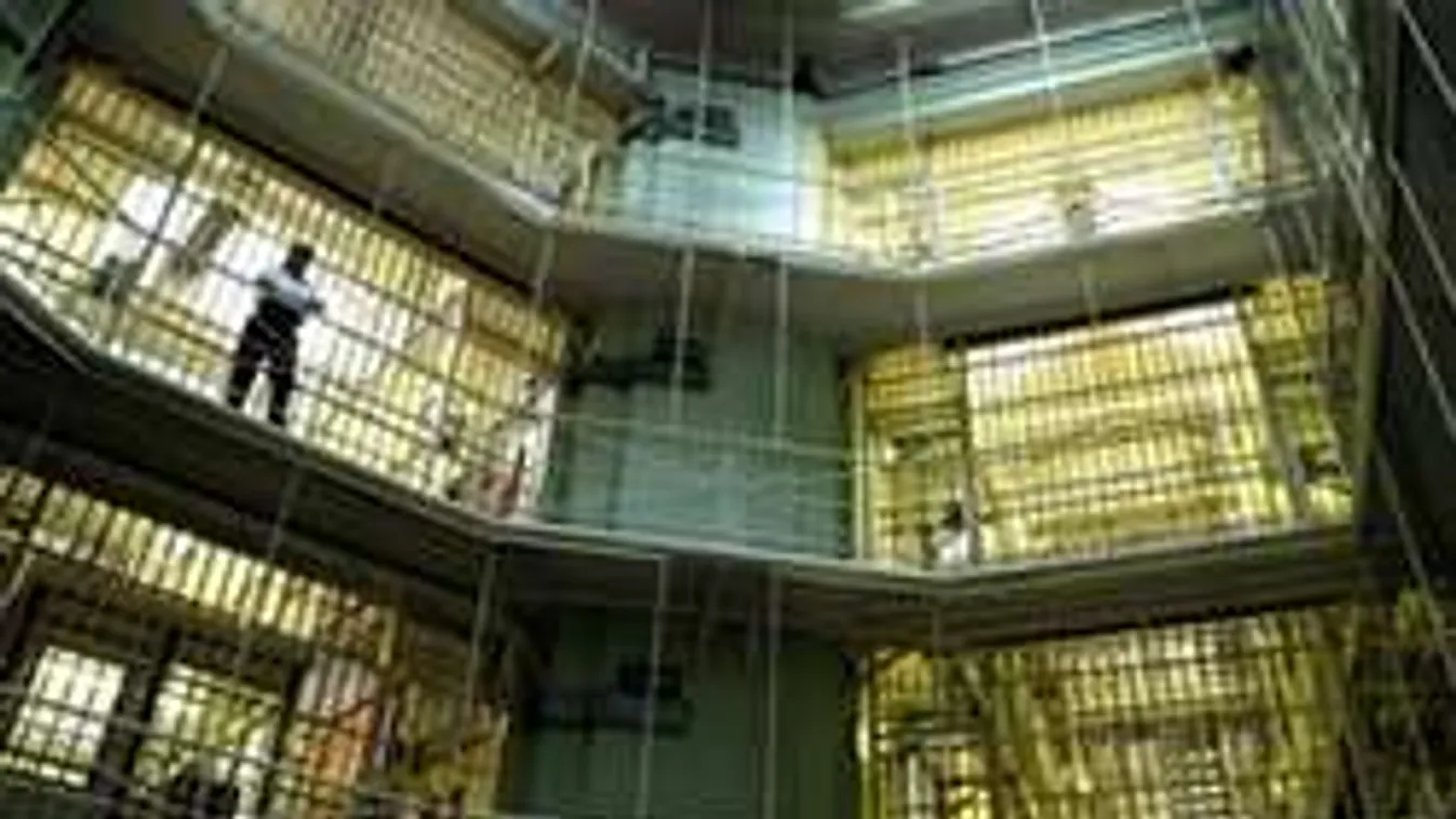 Nekimentek a börtönőrök Lagzi Lajcsinak