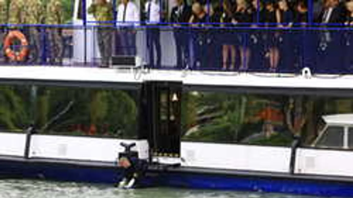 Dunai hajótragédia: íme a búcsúztató legszívszorítóbb pillanata
