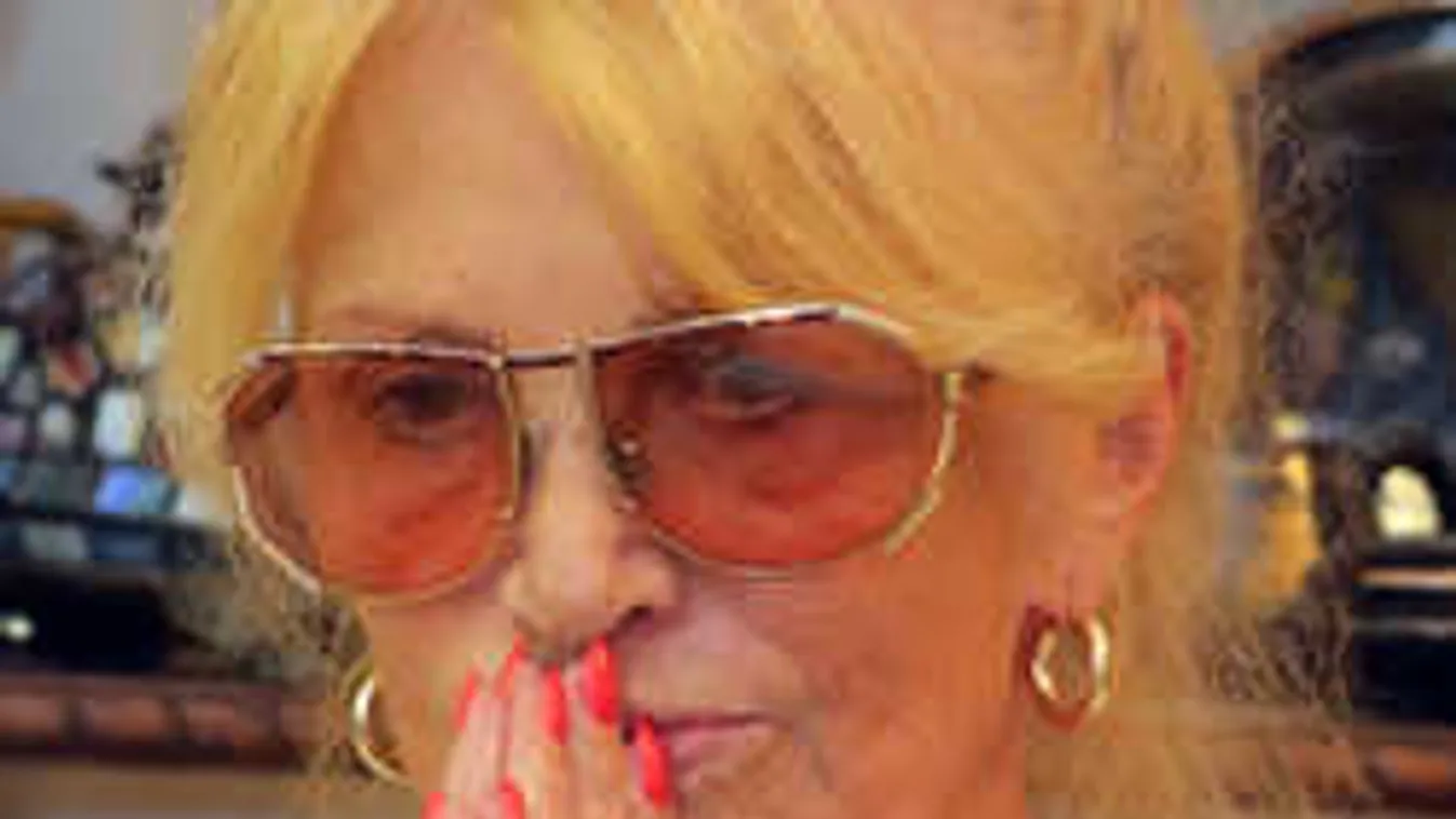 Összeomlott Aradszky özvegye: Felügyelet alatt van!