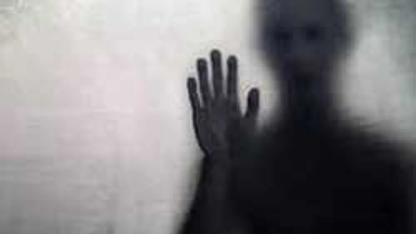 Hátborzongató dolgot rögzített éjjel a kocsmába szerelt titkos kamera