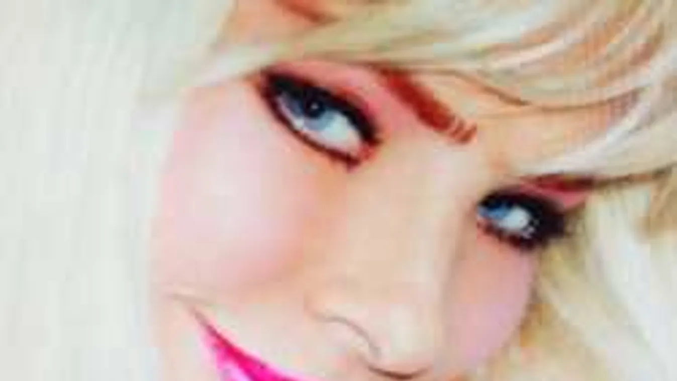 Atyaég: menyasszonyi ruhában villantott meztelen melleket Cicciolina!