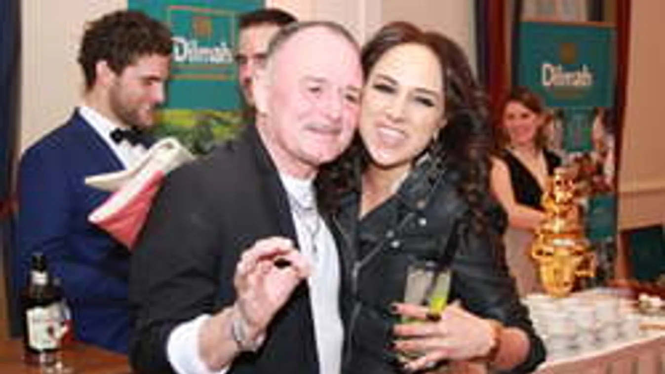 Romantikus! Egy csomó sztár lepte meg esküvőjén a magyar menyasszonyt! VIDEÓ