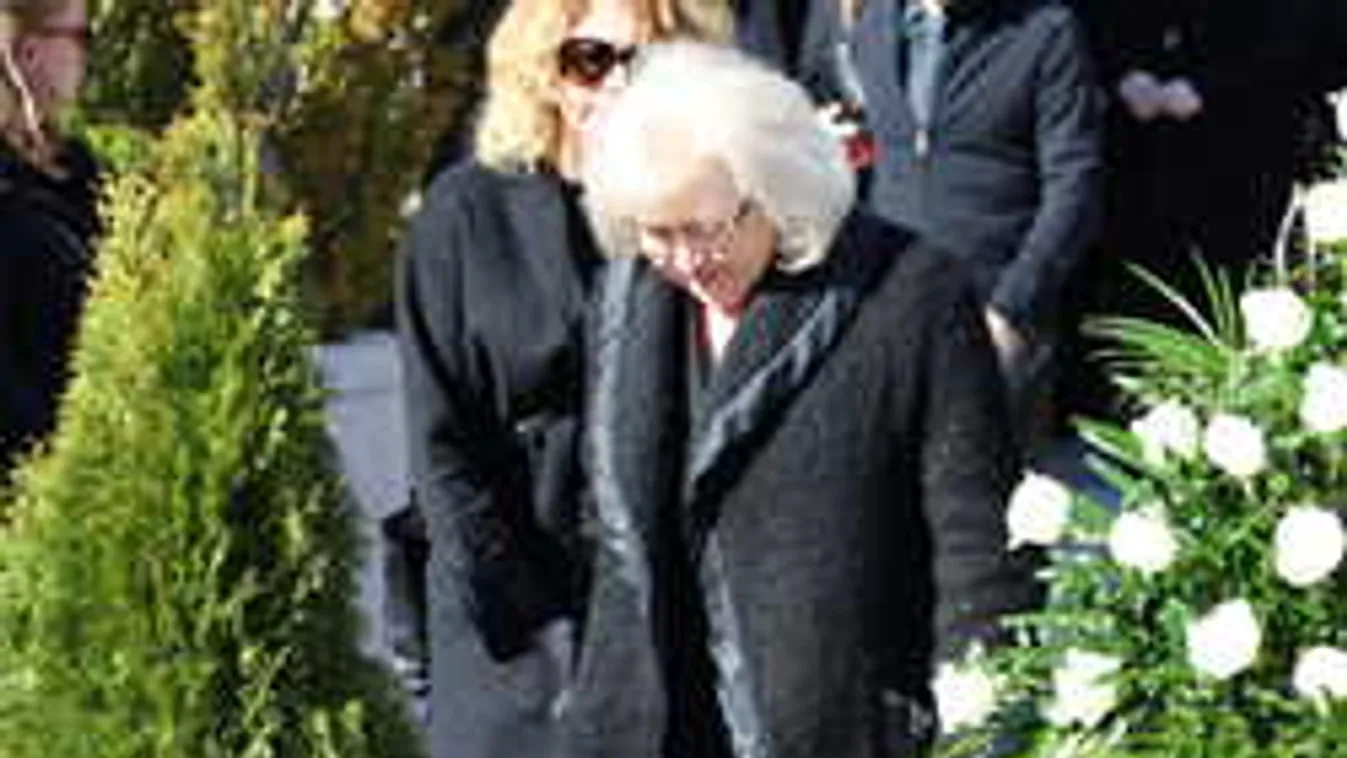 Súlyos döntést hozhat Koós János özvegye, minden a férjére emlékezteti