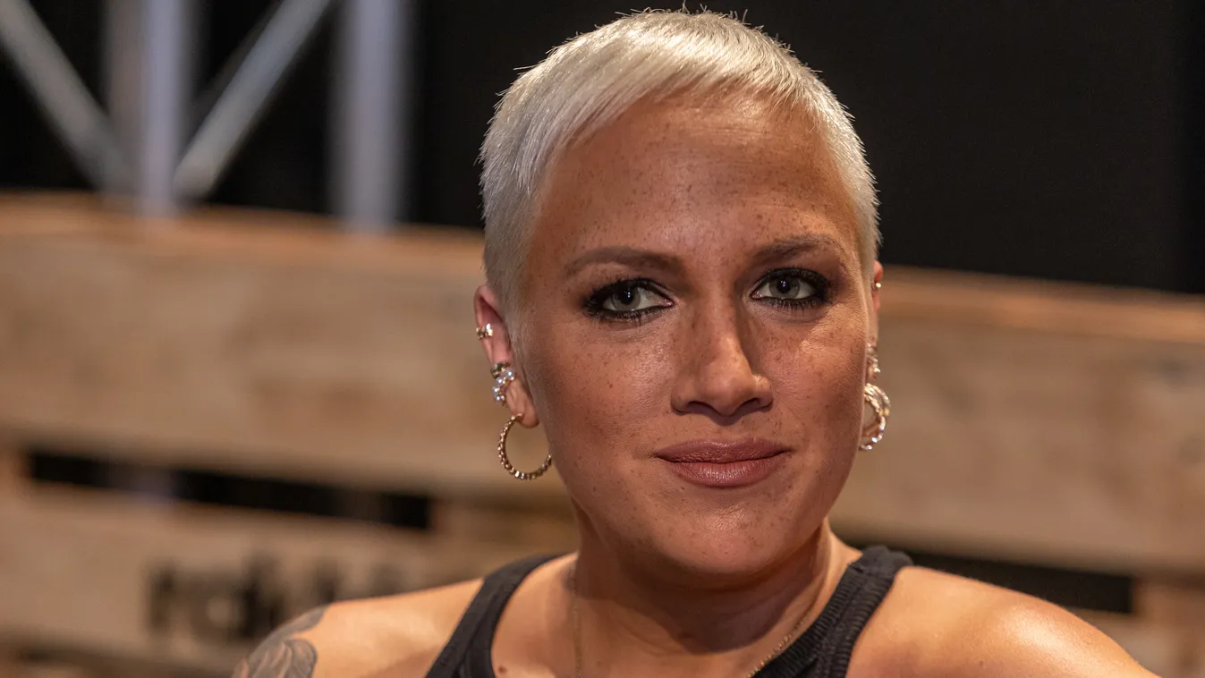 Tóth Gabi kiállt a mentősök mellett