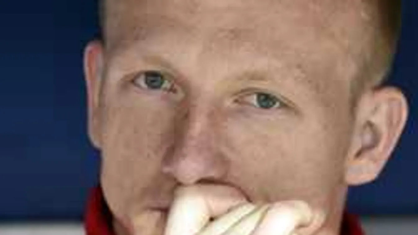 Nagy a baj: orvosok kezébe került a fociválogatott sztárja!