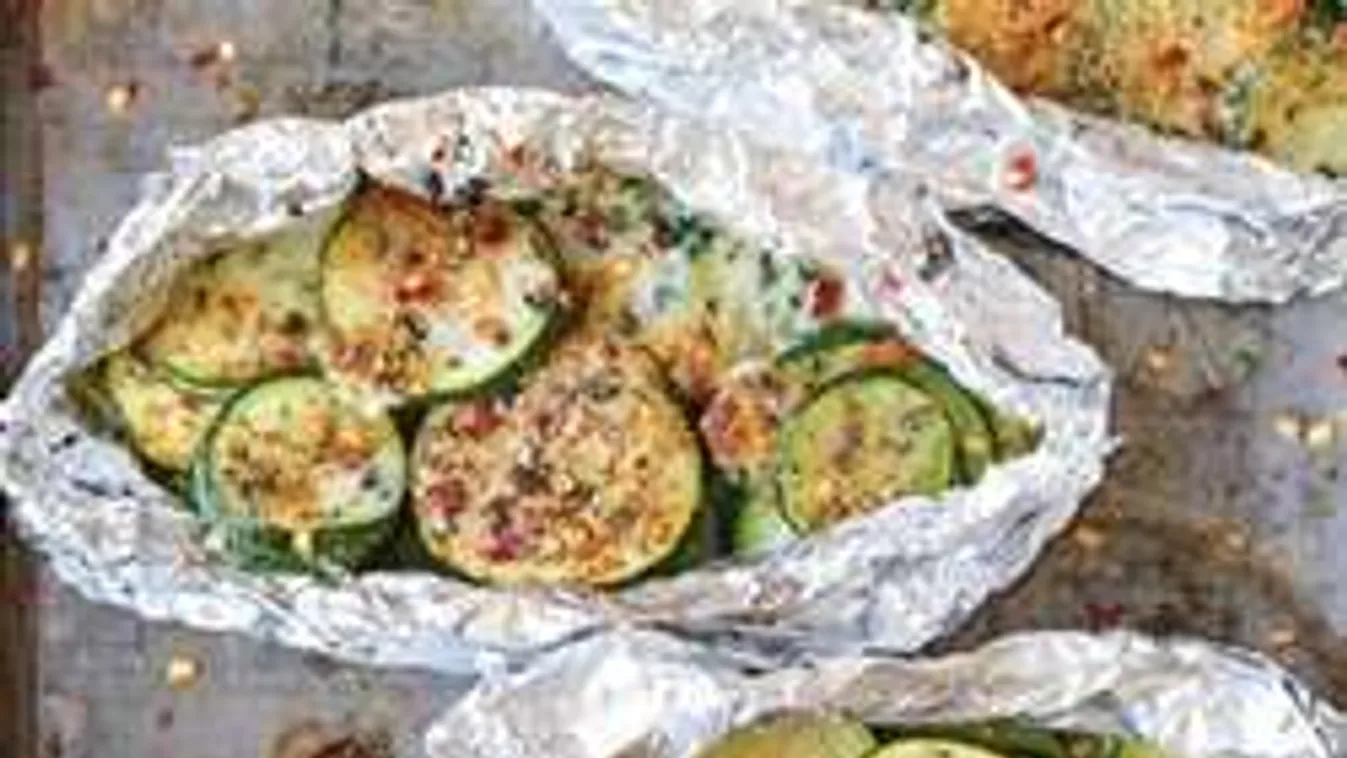 Ennél egyszerűbb diétás köret nincs: Fóliás cukkinibatyu!