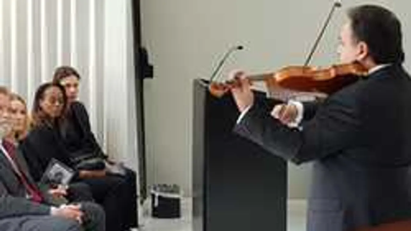 Mága Zoltán hegedült Andy Vajna Los Angeles-i búcsúztatóján - Fotók