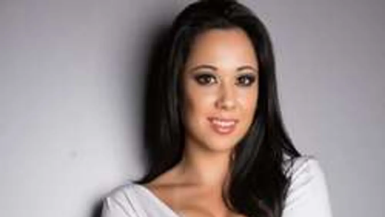 Tűsarkúban varázsol a szexi focistalány