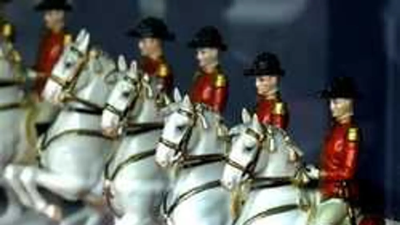 Reszkess, Herend? Az EU be akarja tiltani a kézzel festett porcelánt!