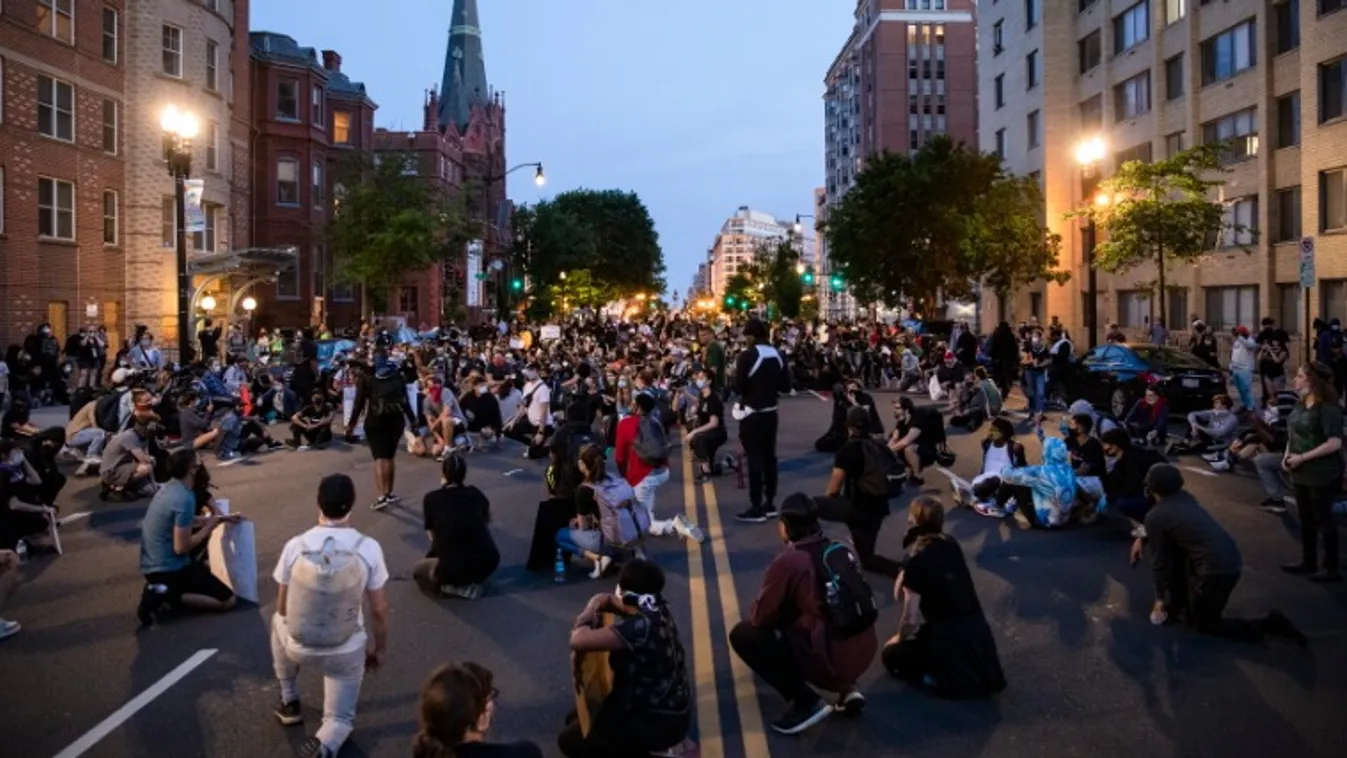 Donald Trump a kormányzóknak: Át fognak gázolni rajtatok!