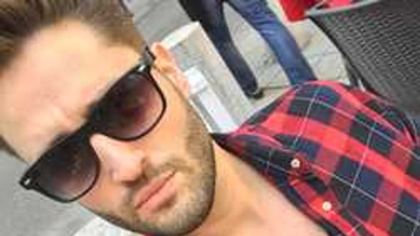 Nyilvánosan keres lányt Király Viktor!