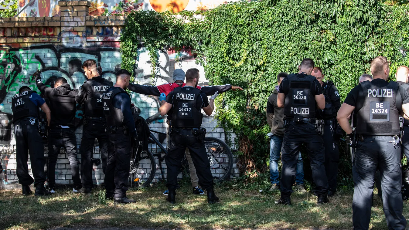 Police deployment in Görlitzer Park
