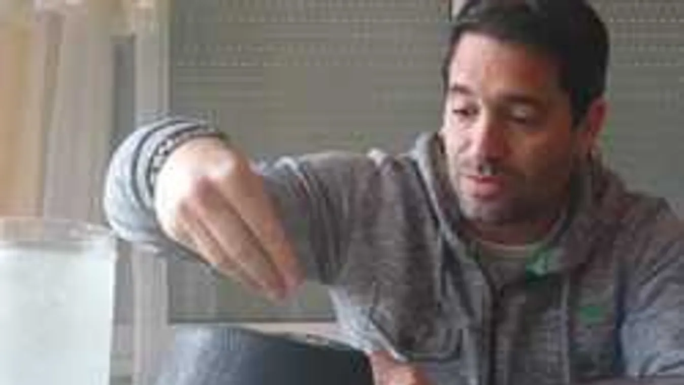 Megette a kalapját a magyar sportriporter - Videó