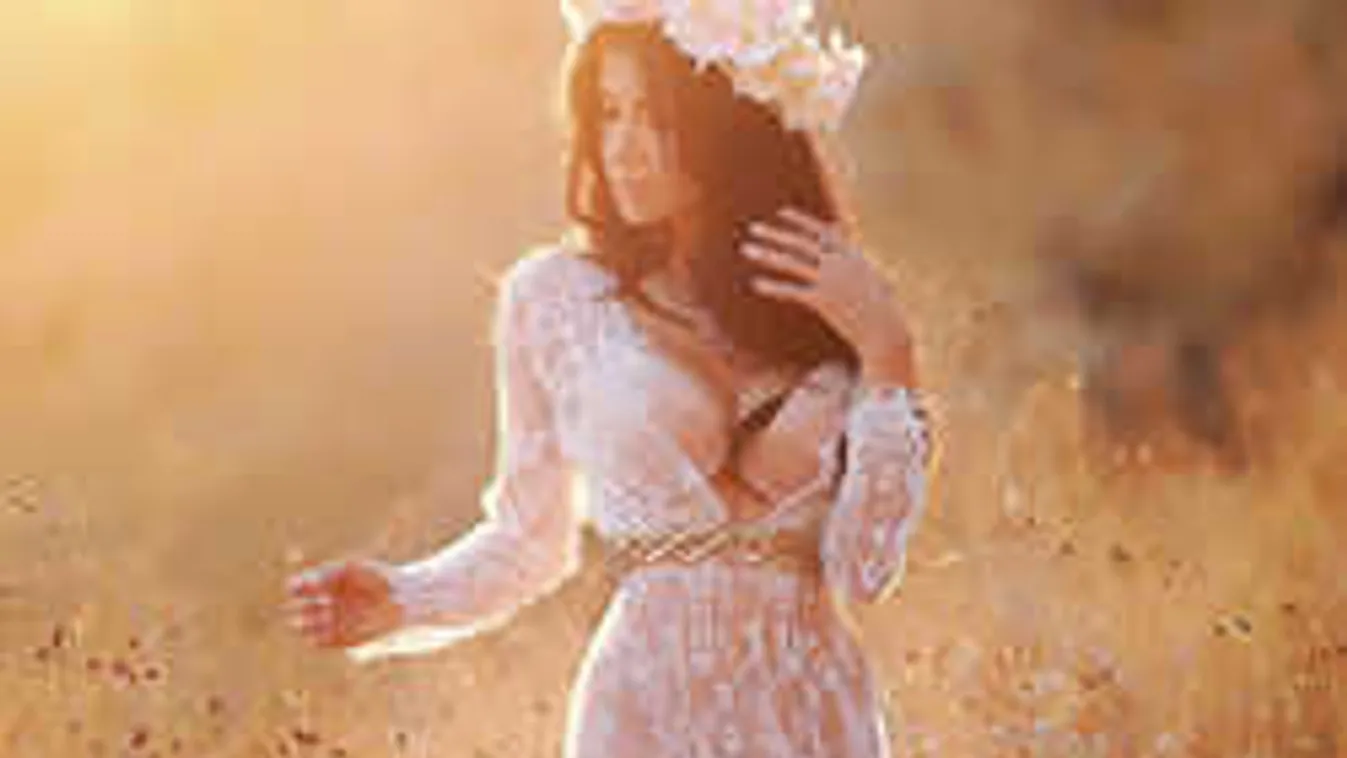 Bevállalós meztelen fotók: magyar Playboy-modelltől ilyet még nem láttunk