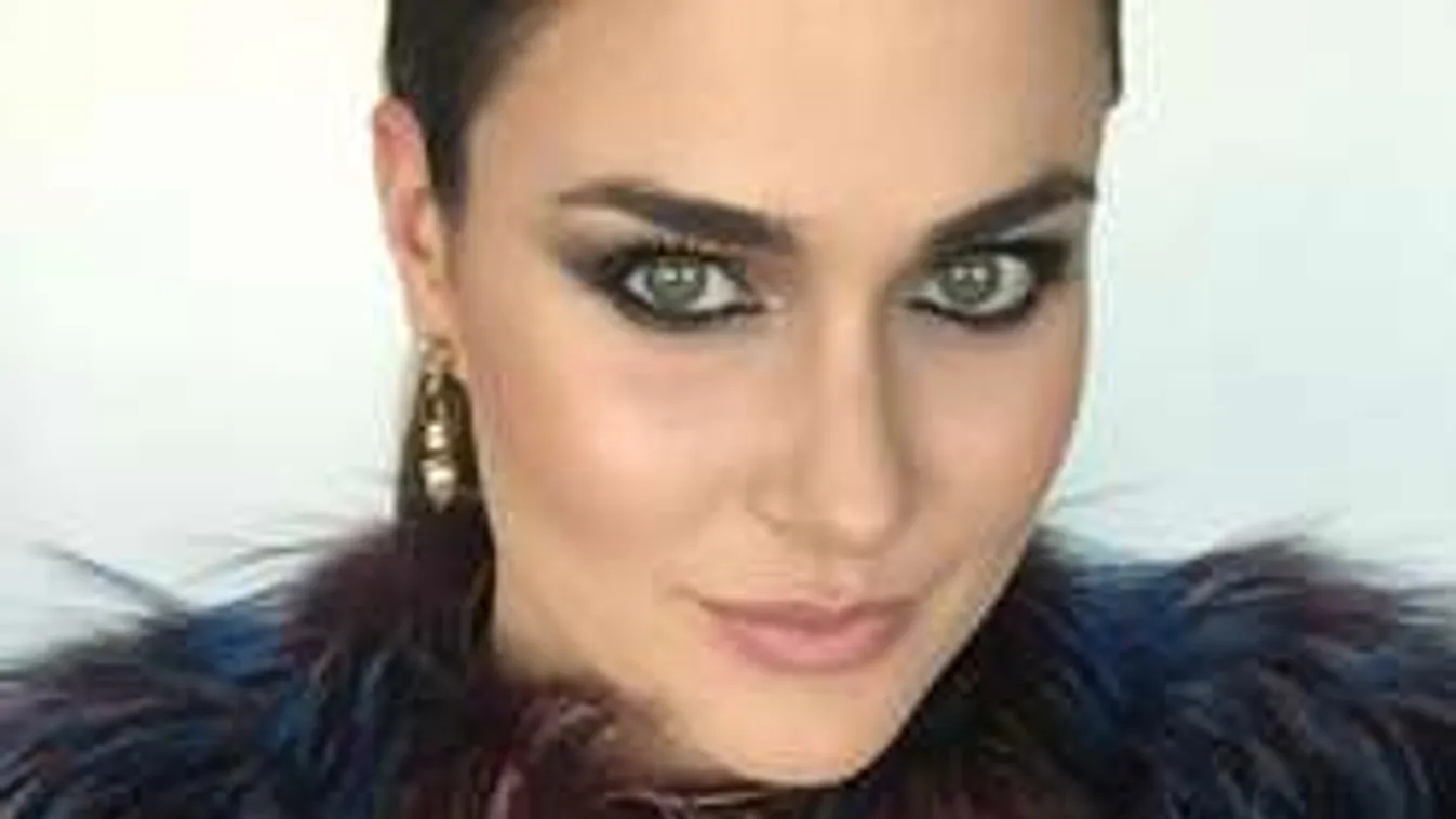 Durván megsértették a szexi Jakabos Zsuzsát