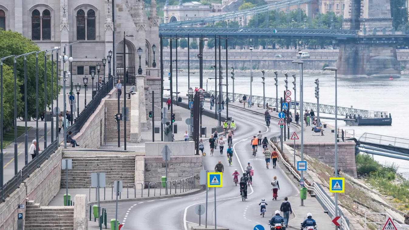 Biciklisek és futók lepték el a pesti alsó rakpartot