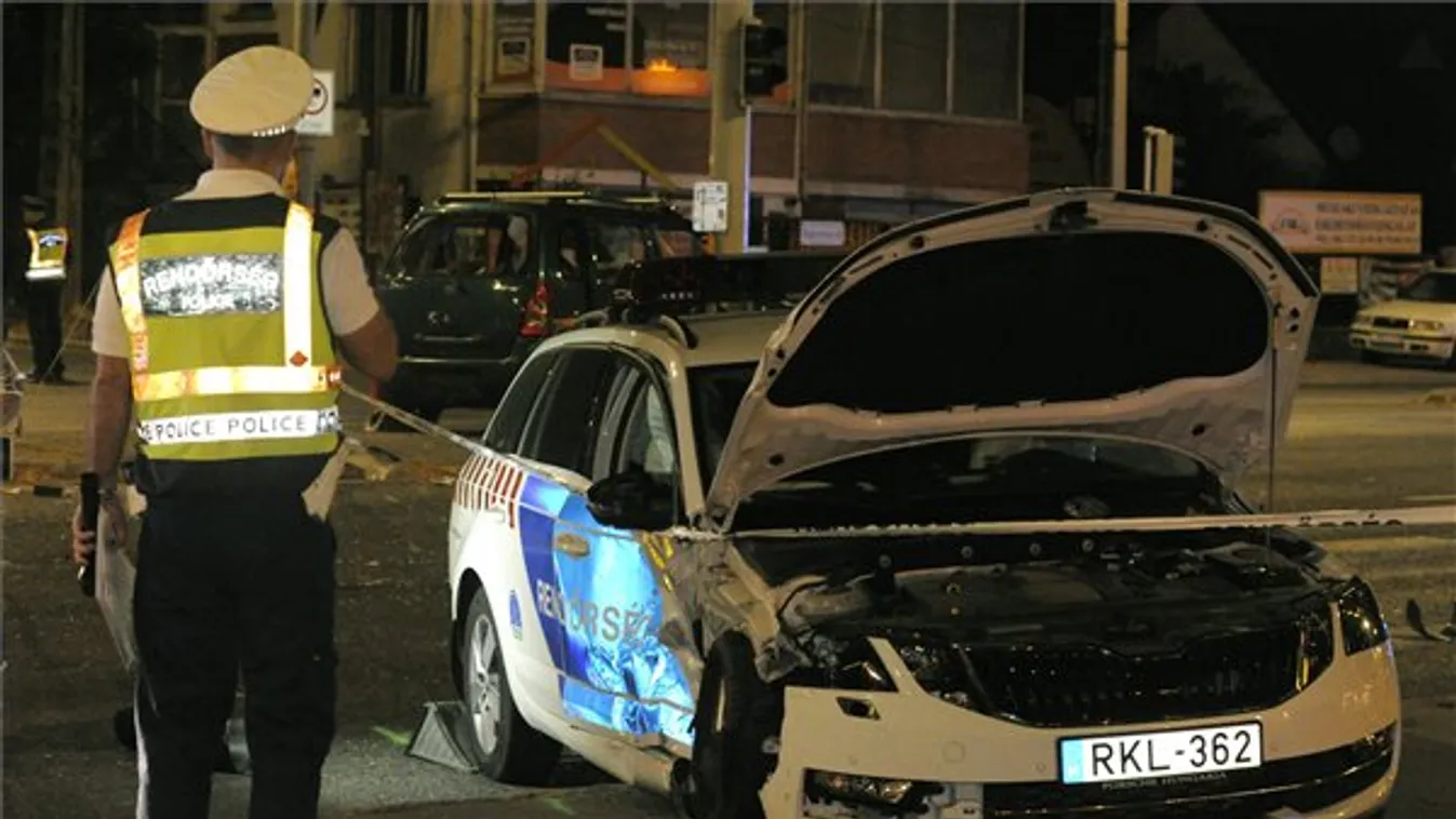 Szirénázó rendőrautó ütközött egy Suzukival Budapesten