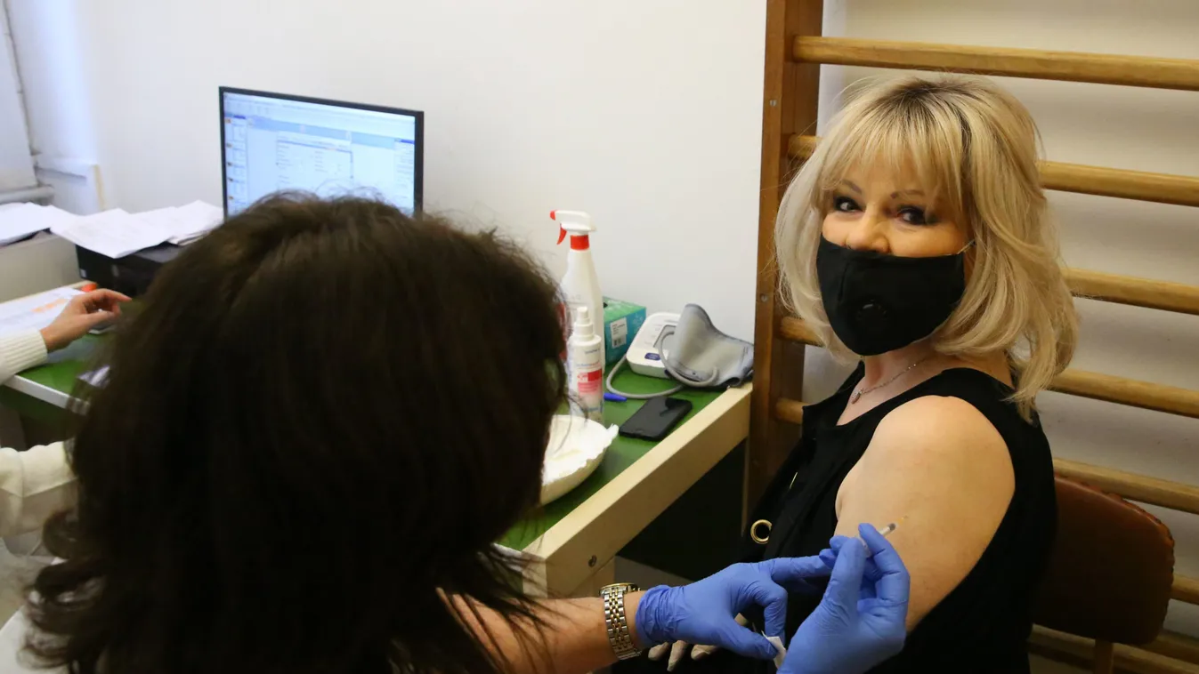 Balázs Klári is megkapta a koronavírus elleni oltást, így érezte magát közben