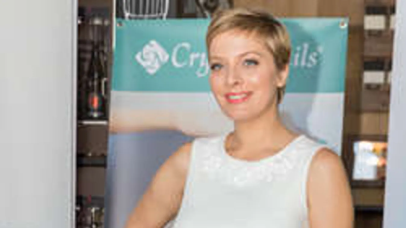 Durva részleteket mesélt szüléséről Tatár Csilla