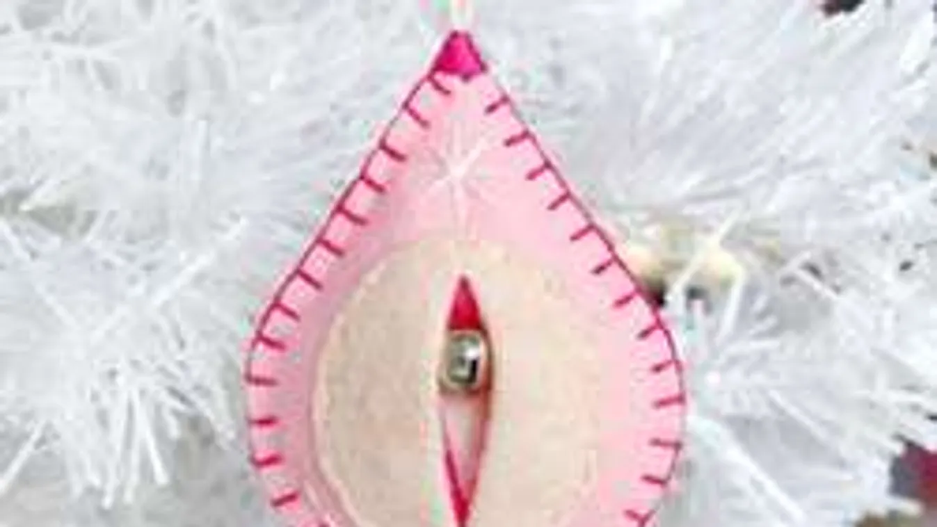 Elkészült 2017 legerotikusabb karácsonyfadísze