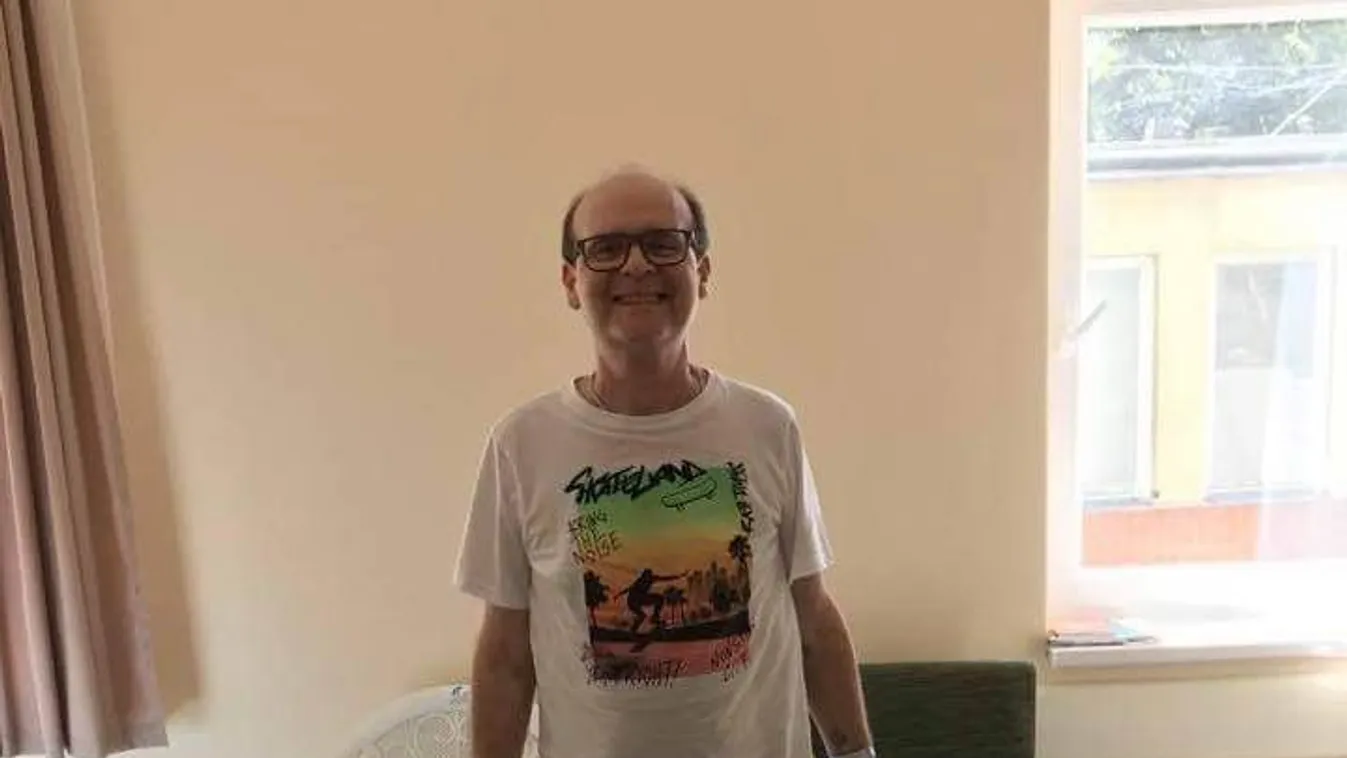 Megtörte a csendet a gördeszkás pap: a kórházból üzent