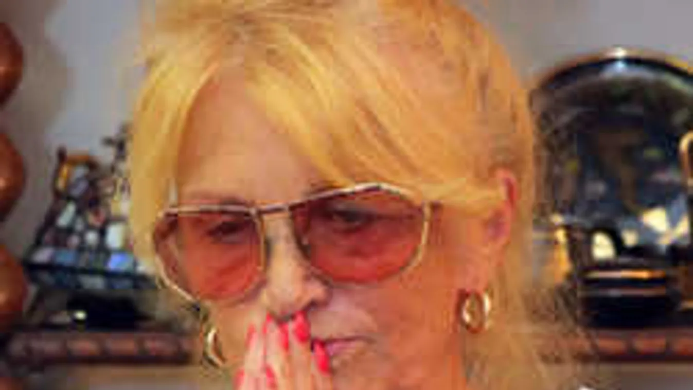 Drámai karácsony: Elmenekül házából Aradszky özvegye!