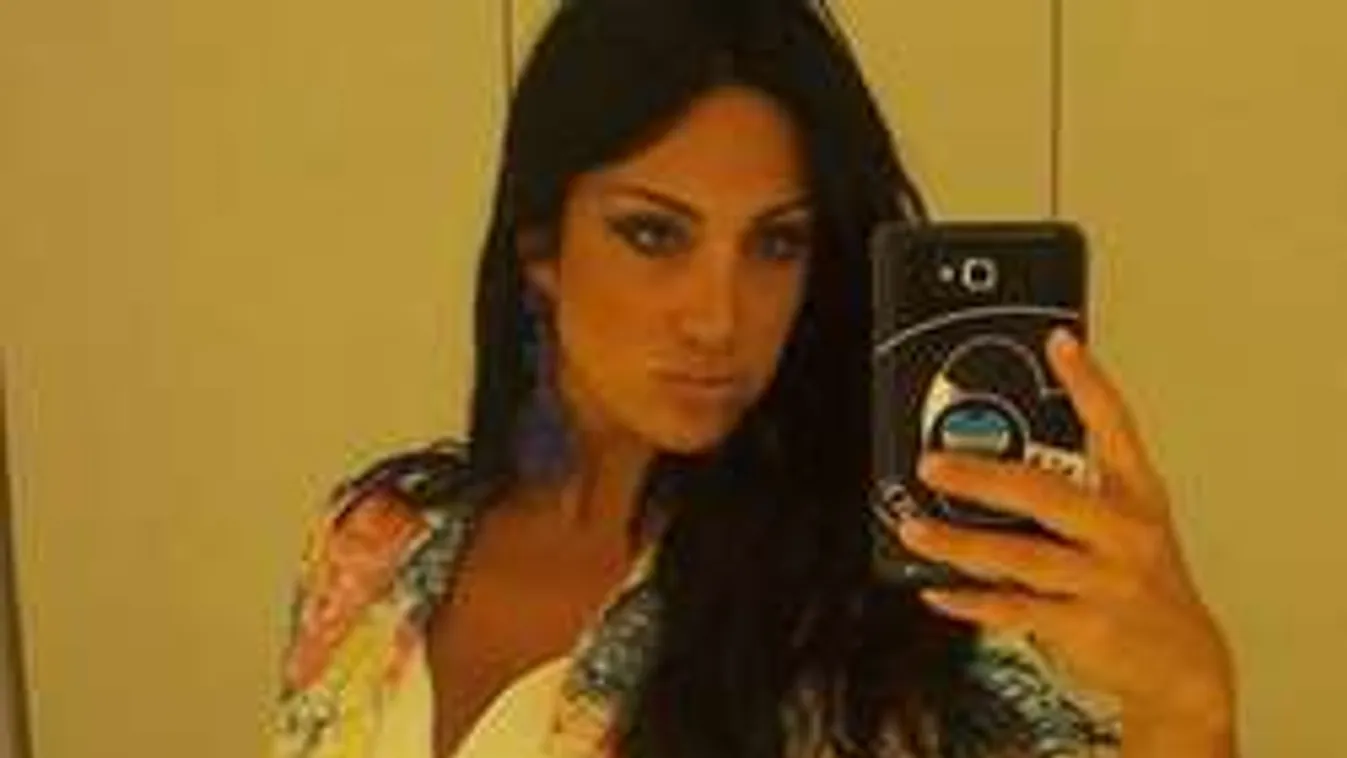 Pucérra vetkőzött az olaszok kebelcsodája